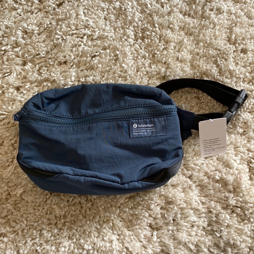 Lululemon Clean Lines Belt Bag